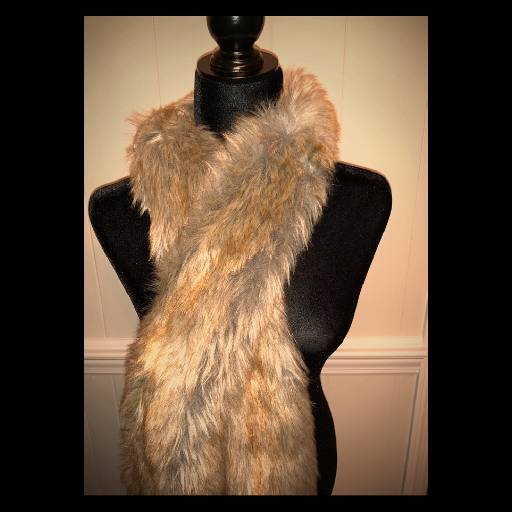NWOT- Faux Fur Collar Shawl